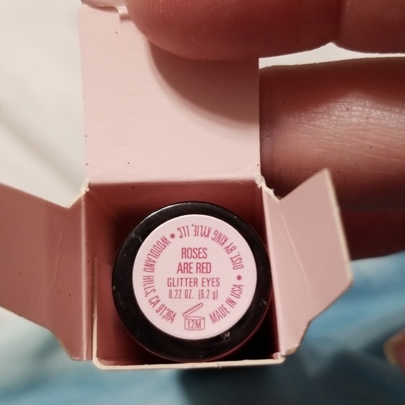 Kylie Jenner Roses Are Red Glitter Eyes - Picture 2 of 8